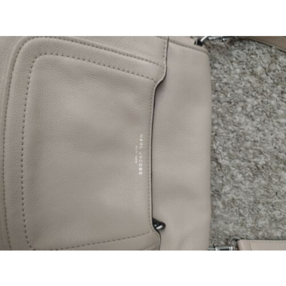 Marc Jacobs Empire City Mini Leather Messenger Crossbody Bag  Biege Purse - Picture 5 of 10